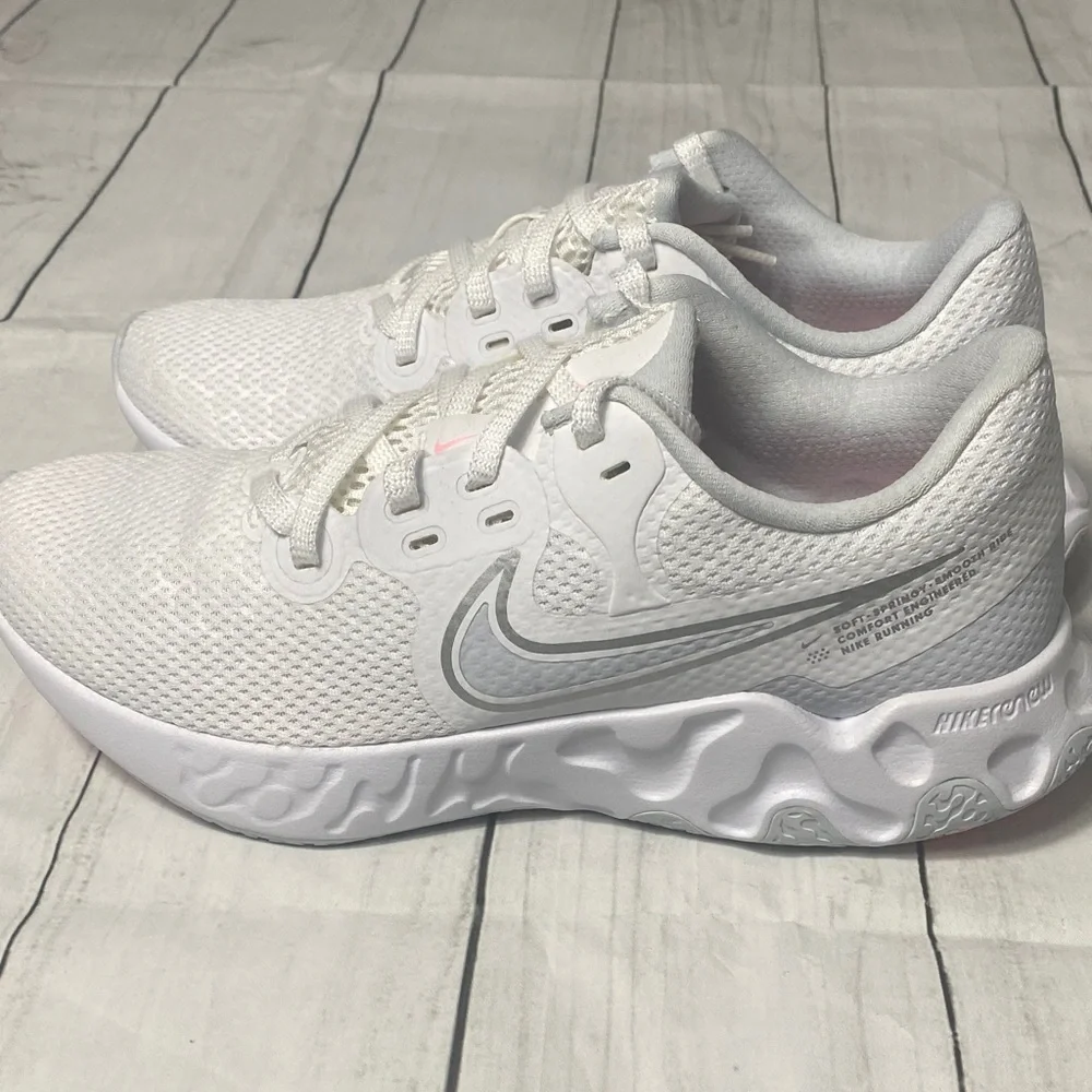 Nike Renew Women’s Running Shoes White/Silver with Pink Sole Size 8.5 NWOT - Picture 5 of 11